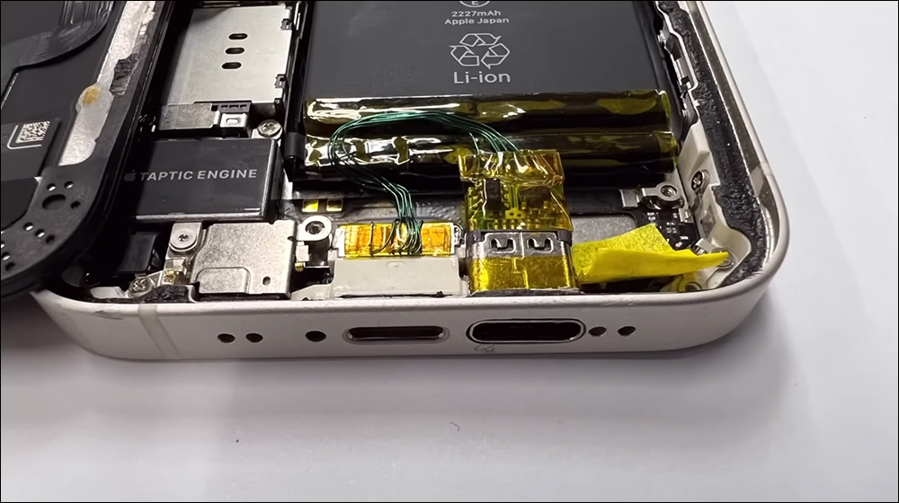 USB-C iPhone 改裝不稀奇,有人成功將 iPhone 12 mini 改成 USB-C 加 Lightning 雙充電接口 - 電腦王阿達 USB-C iPhone 改裝不稀奇,有人成功將 iPhone 12 mini 改成 USB-C 加 Lightning 雙充電接口 - 電腦王阿達