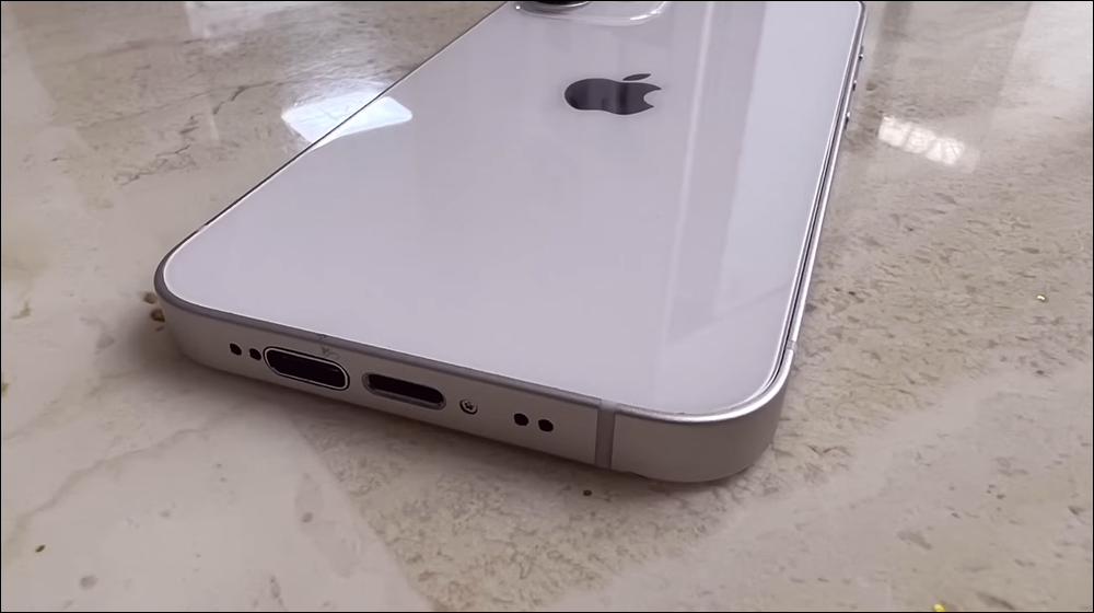 USB-C iPhone 改裝不稀奇,有人成功將 iPhone 12 mini 改成 USB-C 加 Lightning 雙充電接口 - 電腦王阿達 USB-C iPhone 改裝不稀奇,有人成功將 iPhone 12 mini 改成 USB-C 加 Lightning 雙充電接口 - 電腦王阿達