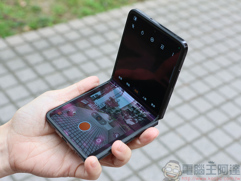 OPPO Find N2 Flip 實測、實拍:精巧百變大電量,體現你的時尚「摺」學 - 電腦王阿達 OPPO Find N2 Flip 實測、實拍:精巧百變大電量,體現你的時尚「摺」學 - 電腦王阿達