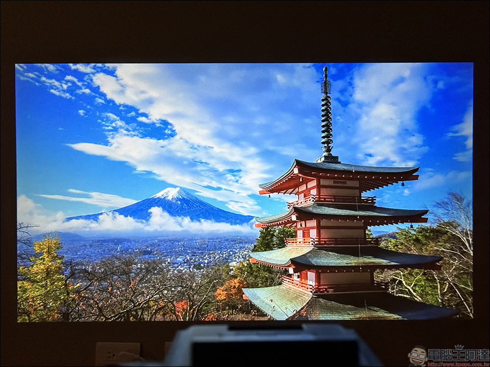 Warpple LS6 智慧投影機開箱|1080P 畫質、內建電池、無線充電手機架、搭載 OVO TV OS,年輕朋友的第一台真無線投影機 - 電腦王阿達 Warpple LS6 智慧投影機開箱|1080P 畫質、內建電池、無線充電手機架、搭載 OVO TV OS,年輕朋友的第一台真無線投影機 - 電腦王阿達