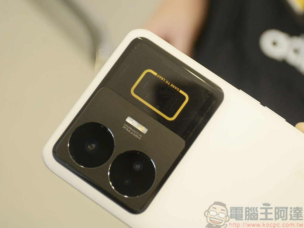 240W SUPERVOOC 飆速秒充旗艦 realme GT3 實機動眼看 - 電腦王阿達 240W SUPERVOOC 飆速秒充旗艦 realme GT3 實機動眼看 - 電腦王阿達
