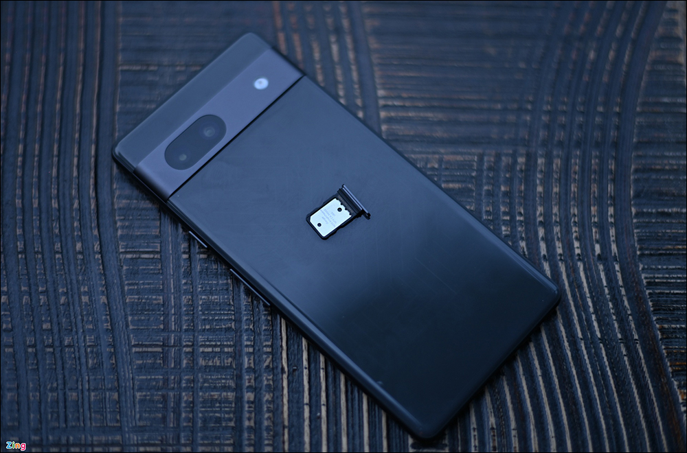 Google Pixel 7a 動手玩再次曝光!確認配備 8GB RAM,預期將支援「電力分享功能」 - 電腦王阿達 Google Pixel 7a 動手玩再次曝光!確認配備 8GB RAM,預期將支援「電力分享功能」 - 電腦王阿達