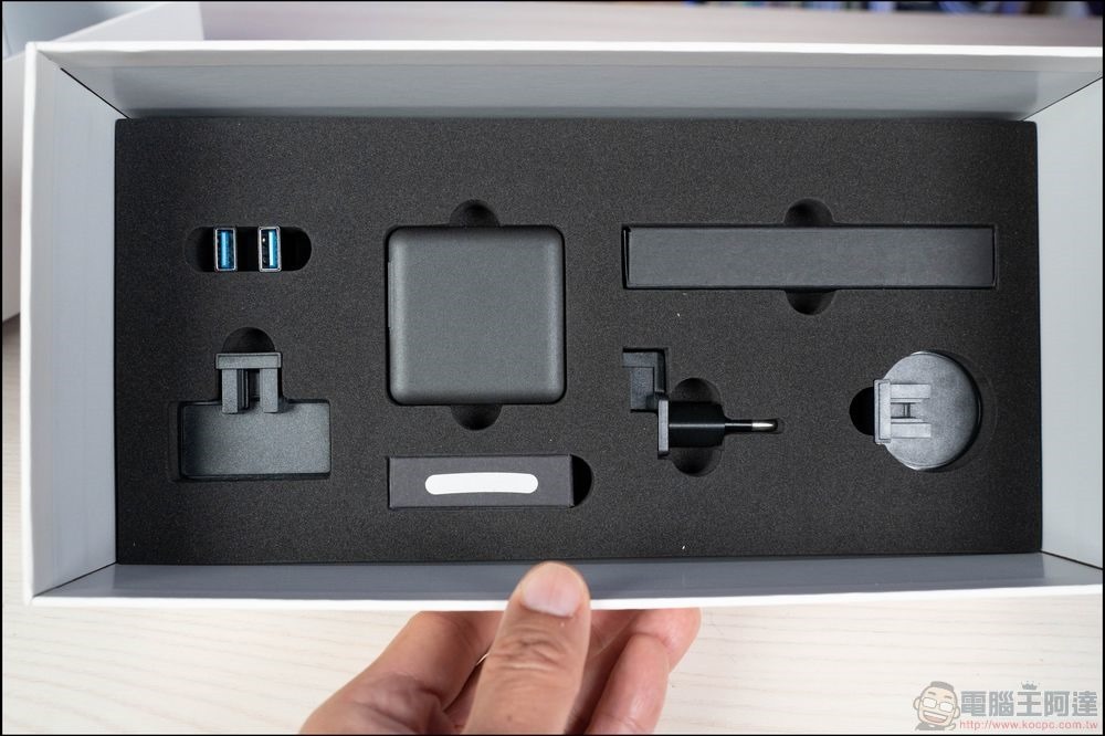 AYANEO2 開箱:搭載AMD6800U處理器,台灣你能買到的最強電競掌機 (4) AYANEO2 開箱:搭載AMD6800U處理器,台灣你能買到的最強電競掌機 (4)