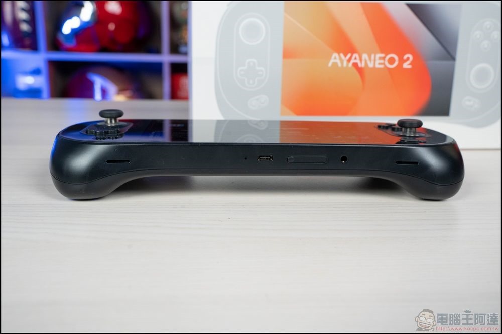 AYANEO2 開箱:搭載AMD6800U處理器,台灣你能買到的最強電競掌機 (13) AYANEO2 開箱:搭載AMD6800U處理器,台灣你能買到的最強電競掌機 (13)