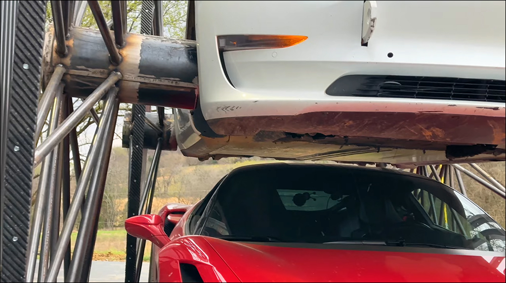 特斯拉 Model 3 改裝 10 英尺高巨大輪子,測試能否顛倒行駛成為翻滾特技車 - 電腦王阿達 特斯拉 Model 3 改裝 10 英尺高巨大輪子,測試能否顛倒行駛成為翻滾特技車 - 電腦王阿達