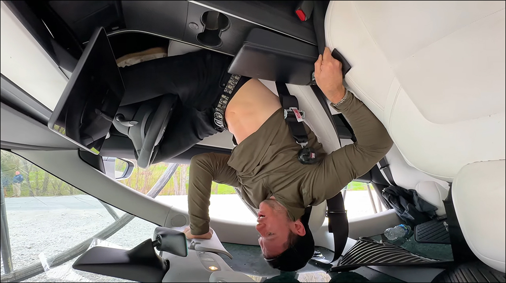 特斯拉 Model 3 改裝 10 英尺高巨大輪子,測試能否顛倒行駛成為翻滾特技車 - 電腦王阿達 特斯拉 Model 3 改裝 10 英尺高巨大輪子,測試能否顛倒行駛成為翻滾特技車 - 電腦王阿達