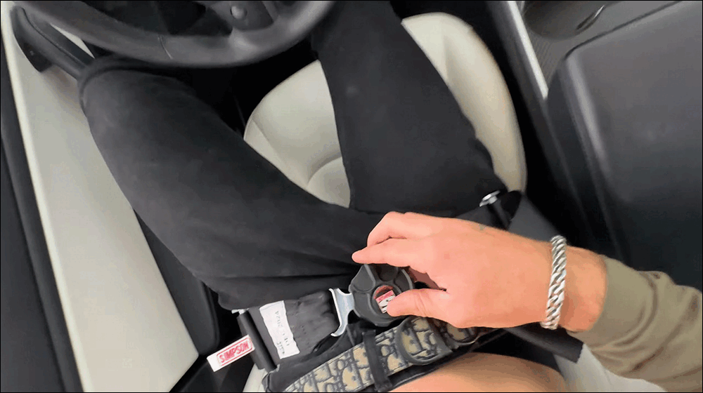 特斯拉 Model 3 改裝 10 英尺高巨大輪子,測試能否顛倒行駛成為翻滾特技車 - 電腦王阿達 特斯拉 Model 3 改裝 10 英尺高巨大輪子,測試能否顛倒行駛成為翻滾特技車 - 電腦王阿達