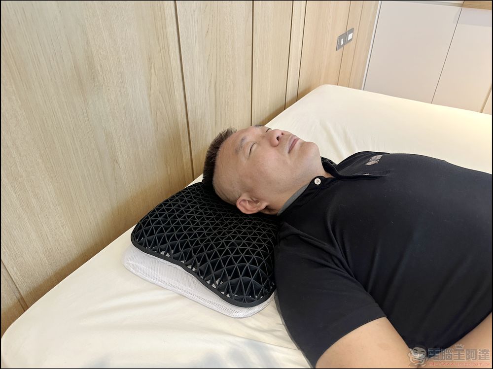 二代版綿羊掰掰枕體驗:Q彈包覆透氣有支撐,高度隨你變的舒眠枕 - 電腦王阿達 二代版綿羊掰掰枕體驗:Q彈包覆透氣有支撐,高度隨你變的舒眠枕 - 電腦王阿達