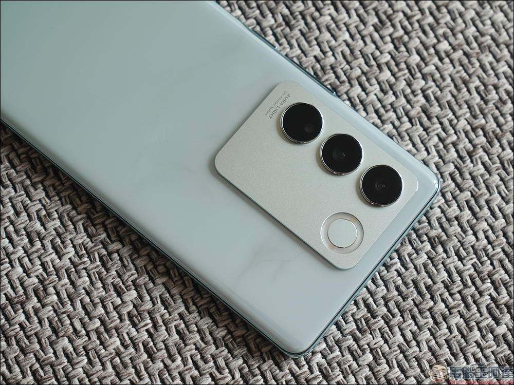vivo V27 5G自帶光環人像神機開箱|獨創時尚柔光環、最豐富美妝美顏模式前後 5000 萬畫素,全球首發天璣 7200 處理器 - 電腦王阿達 vivo V27 5G自帶光環人像神機開箱|獨創時尚柔光環、最豐富美妝美顏模式前後 5000 萬畫素,全球首發天璣 7200 處理器 - 電腦王阿達