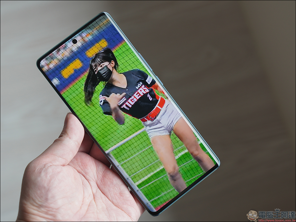 vivo V27 5G自帶光環人像神機開箱|獨創時尚柔光環、最豐富美妝美顏模式前後 5000 萬畫素,全球首發天璣 7200 處理器 - 電腦王阿達 vivo V27 5G自帶光環人像神機開箱|獨創時尚柔光環、最豐富美妝美顏模式前後 5000 萬畫素,全球首發天璣 7200 處理器 - 電腦王阿達