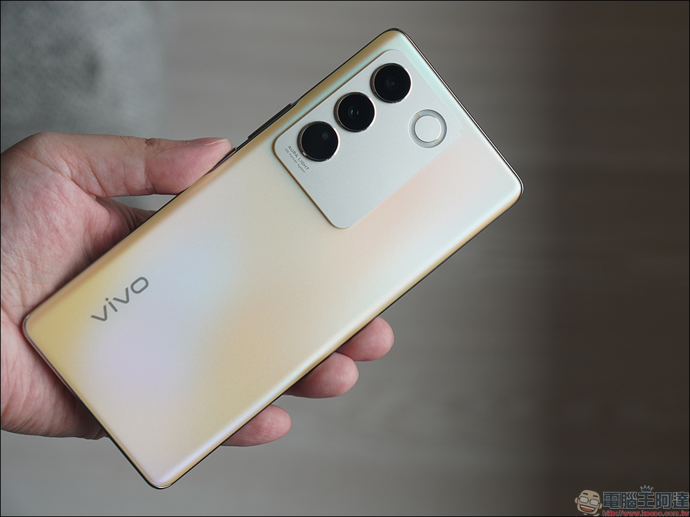 vivo V27 5G自帶光環人像神機開箱|獨創時尚柔光環、最豐富美妝美顏模式前後 5000 萬畫素,全球首發天璣 7200 處理器 - 電腦王阿達 vivo V27 5G自帶光環人像神機開箱|獨創時尚柔光環、最豐富美妝美顏模式前後 5000 萬畫素,全球首發天璣 7200 處理器 - 電腦王阿達