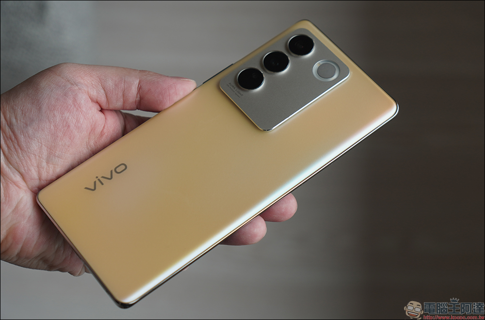 vivo V27 5G自帶光環人像神機開箱|獨創時尚柔光環、最豐富美妝美顏模式前後 5000 萬畫素,全球首發天璣 7200 處理器 - 電腦王阿達 vivo V27 5G自帶光環人像神機開箱|獨創時尚柔光環、最豐富美妝美顏模式前後 5000 萬畫素,全球首發天璣 7200 處理器 - 電腦王阿達