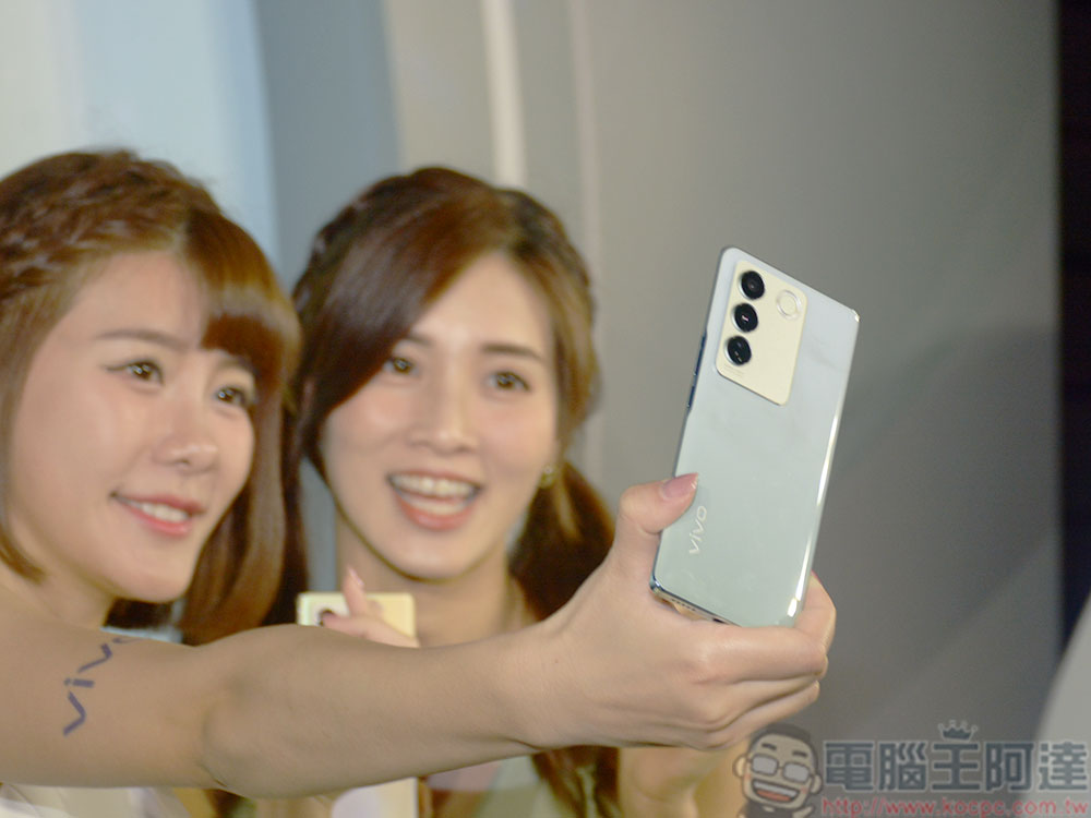 vivo V27 5G 人像美拍旗艦登場,自帶女神光環閃耀內斂時尚感 - 電腦王阿達 vivo V27 5G 人像美拍旗艦登場,自帶女神光環閃耀內斂時尚感 - 電腦王阿達