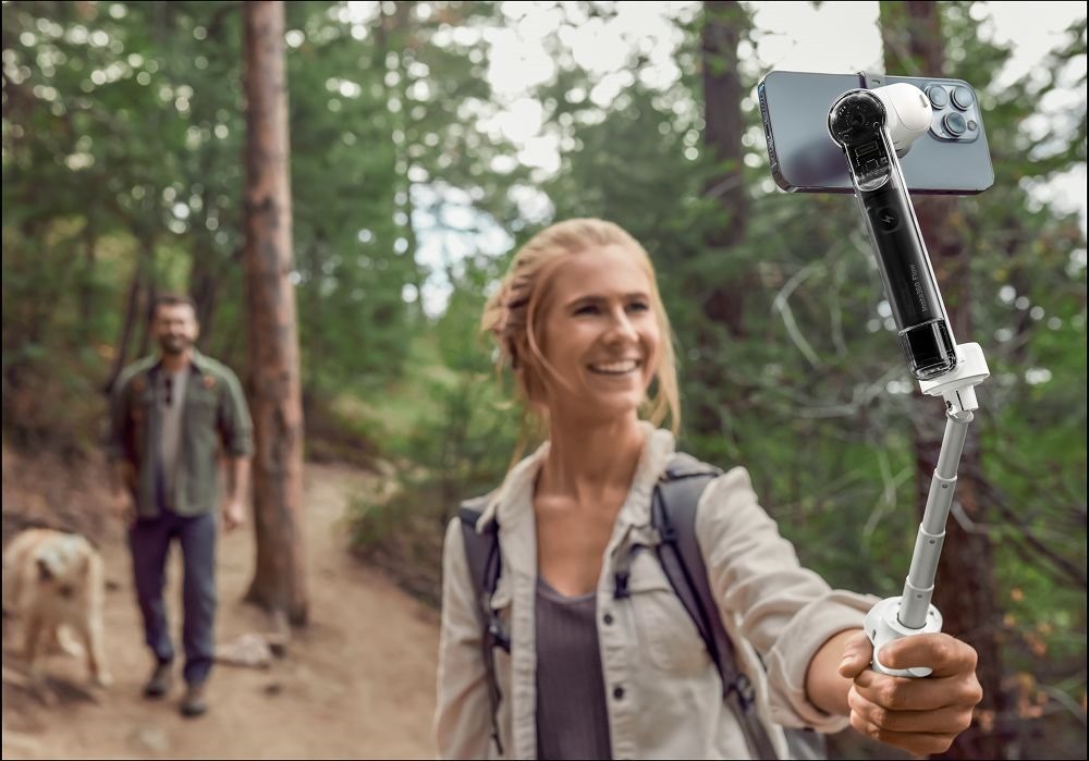 Built-In Selfie Stick 02 Built-In Selfie Stick 02