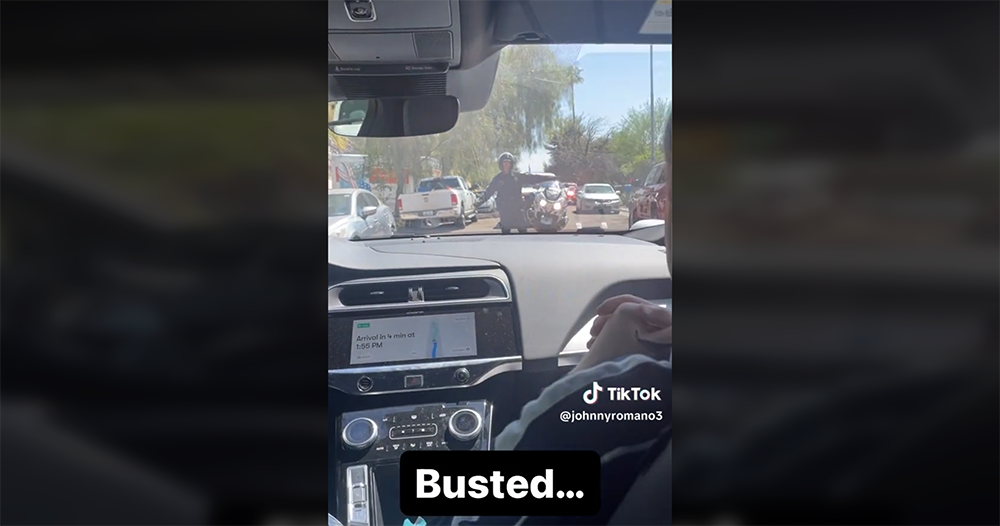 無人駕駛計程車慘遭警察攔停,乘客兩手一攤:沒人開車啊(笑) - 電腦王阿達 無人駕駛計程車慘遭警察攔停,乘客兩手一攤:沒人開車啊(笑) - 電腦王阿達