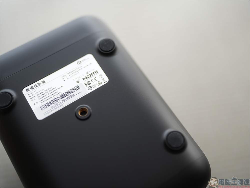 萬播 Wanbo 智慧投影機 TT 開箱|Netflix 正版授權、650ANSI流明、開機自動對焦、杜比音效,小投影大視野、把電影院帶回家! - 電腦王阿達 萬播 Wanbo 智慧投影機 TT 開箱|Netflix 正版授權、650ANSI流明、開機自動對焦、杜比音效,小投影大視野、把電影院帶回家! - 電腦王阿達