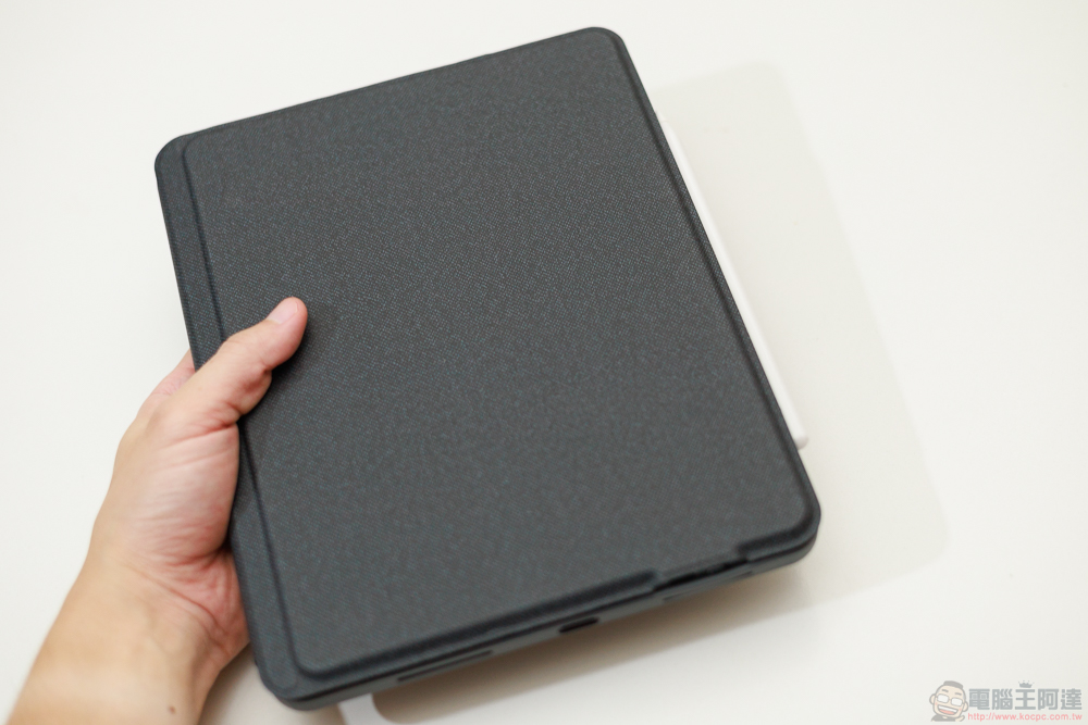 小資族 iPad 體驗全滿足!eiP Magnetix 磁吸可拆式藍牙觸控鍵盤、媲美 Apple Pencil 的磁吸充電觸控筆、專業筆觸磁吸類紙膜 eiP 超大杯全配件開箱 - 電腦王阿達 小資族 iPad 體驗全滿足!eiP Magnetix 磁吸可拆式藍牙觸控鍵盤、媲美 Apple Pencil 的磁吸充電觸控筆、專業筆觸磁吸類紙膜 eiP 超大杯全配件開箱 - 電腦王阿達