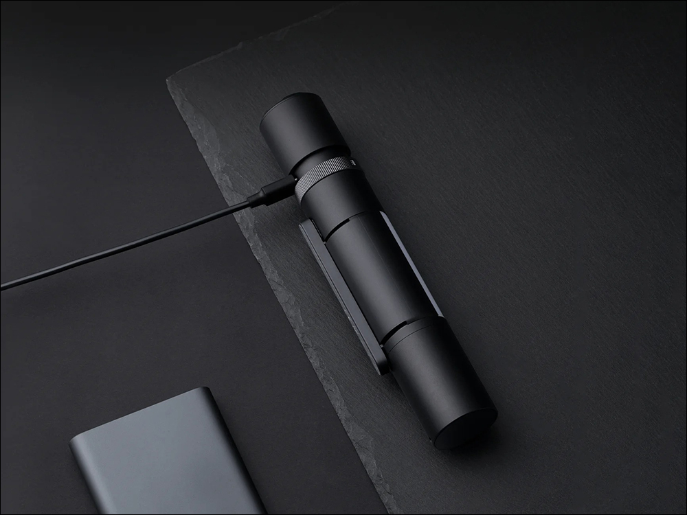小米 Xiaomi 多功能手電筒在台推出， 1 支具備手電筒、多功能照明側燈、車窗擊破器、安全帶切割器 - 電腦王阿達