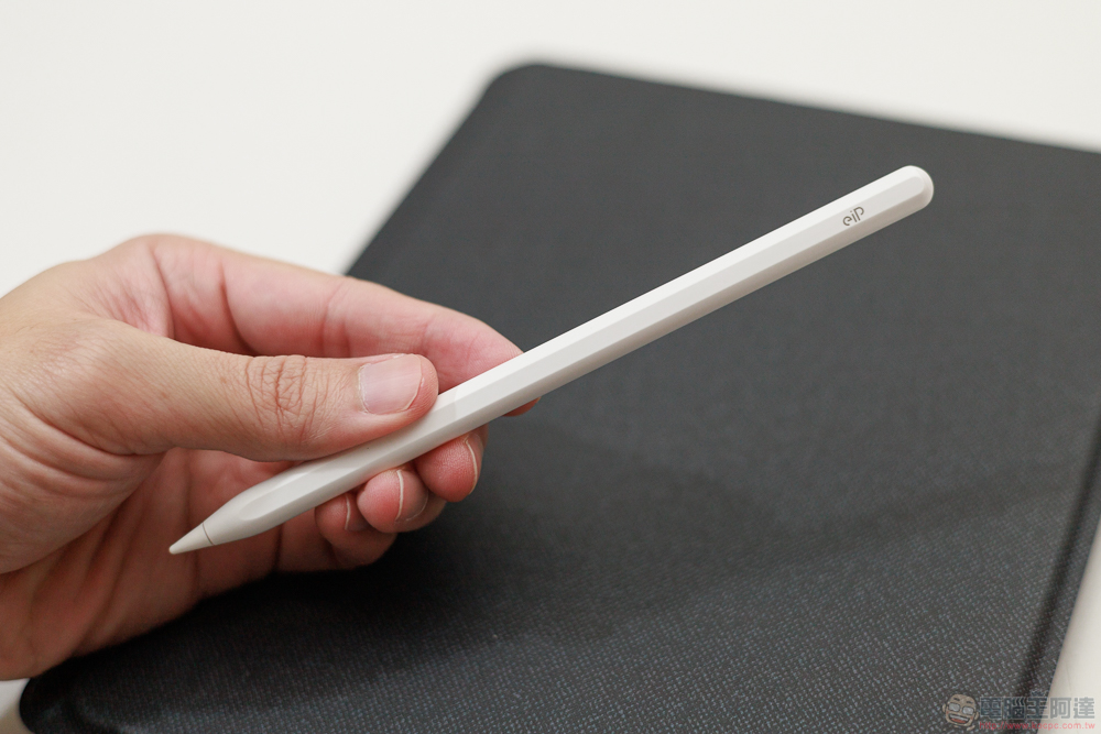 小資族 iPad 體驗全滿足!eiP Magnetix 磁吸可拆式藍牙觸控鍵盤、媲美 Apple Pencil 的磁吸充電觸控筆、專業筆觸磁吸類紙膜 eiP 超大杯全配件開箱 - 電腦王阿達 小資族 iPad 體驗全滿足!eiP Magnetix 磁吸可拆式藍牙觸控鍵盤、媲美 Apple Pencil 的磁吸充電觸控筆、專業筆觸磁吸類紙膜 eiP 超大杯全配件開箱 - 電腦王阿達
