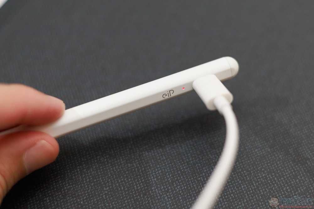 小資族 iPad 體驗全滿足!eiP Magnetix 磁吸可拆式藍牙觸控鍵盤、媲美 Apple Pencil 的磁吸充電觸控筆、專業筆觸磁吸類紙膜 eiP 超大杯全配件開箱 - 電腦王阿達 小資族 iPad 體驗全滿足!eiP Magnetix 磁吸可拆式藍牙觸控鍵盤、媲美 Apple Pencil 的磁吸充電觸控筆、專業筆觸磁吸類紙膜 eiP 超大杯全配件開箱 - 電腦王阿達