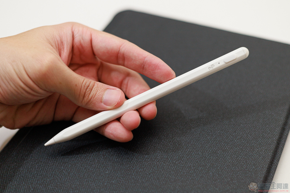 小資族 iPad 體驗全滿足!eiP Magnetix 磁吸可拆式藍牙觸控鍵盤、媲美 Apple Pencil 的磁吸充電觸控筆、專業筆觸磁吸類紙膜 eiP 超大杯全配件開箱 - 電腦王阿達 小資族 iPad 體驗全滿足!eiP Magnetix 磁吸可拆式藍牙觸控鍵盤、媲美 Apple Pencil 的磁吸充電觸控筆、專業筆觸磁吸類紙膜 eiP 超大杯全配件開箱 - 電腦王阿達