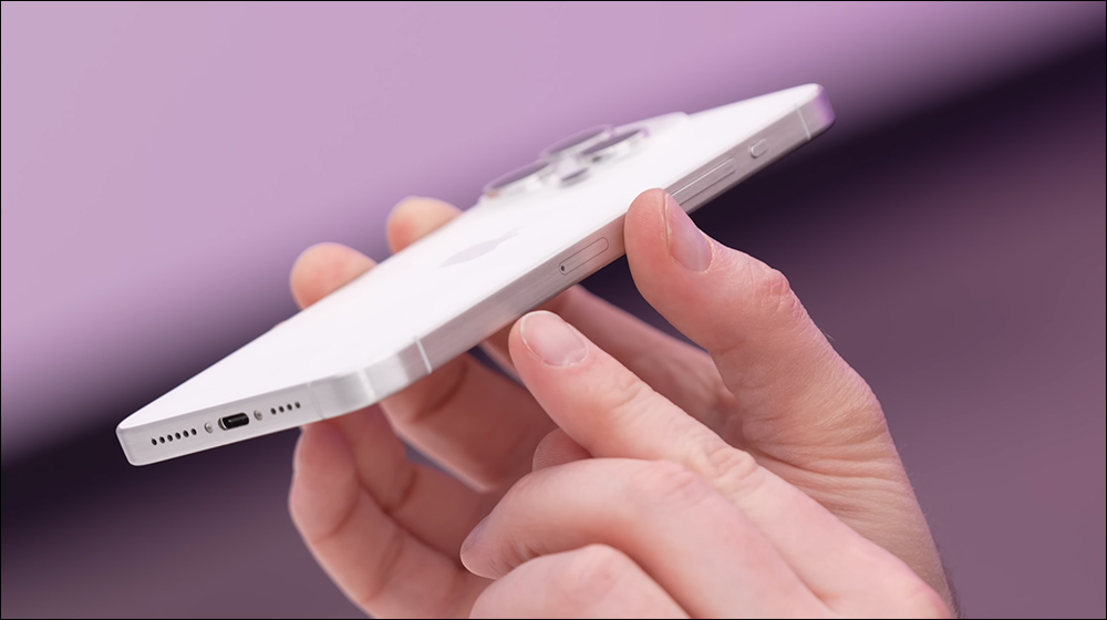 iPhone 15 Pro Max 開箱動手玩影片,最新機模揭示更窄螢幕邊框、全新 Type-C 接口、音量鍵與多功能按鈕,傳聞配備 6 倍光學潛望式長焦鏡頭 - 電腦王阿達 iPhone 15 Pro Max 開箱動手玩影片,最新機模揭示更窄螢幕邊框、全新 Type-C 接口、音量鍵與多功能按鈕,傳聞配備 6 倍光學潛望式長焦鏡頭 - 電腦王阿達