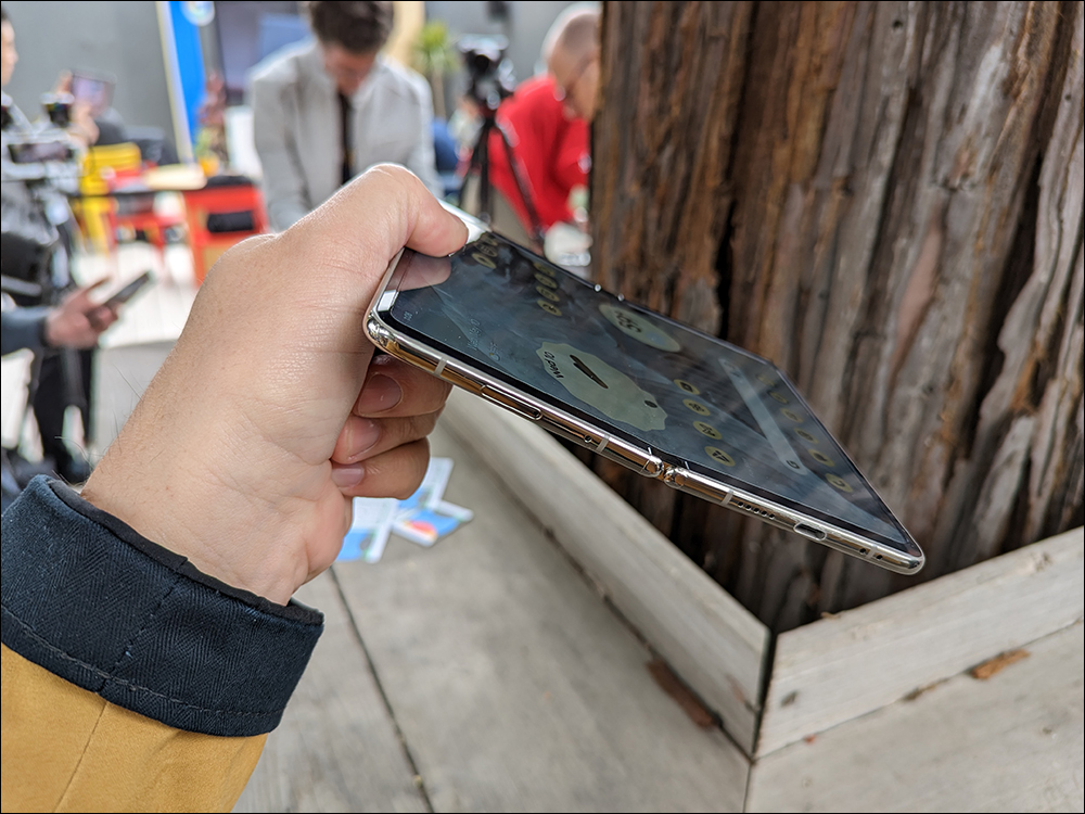外媒實測發現 Google Pixel Fold 無法完全展開 180度 - 電腦王阿達 外媒實測發現 Google Pixel Fold 無法完全展開 180度 - 電腦王阿達