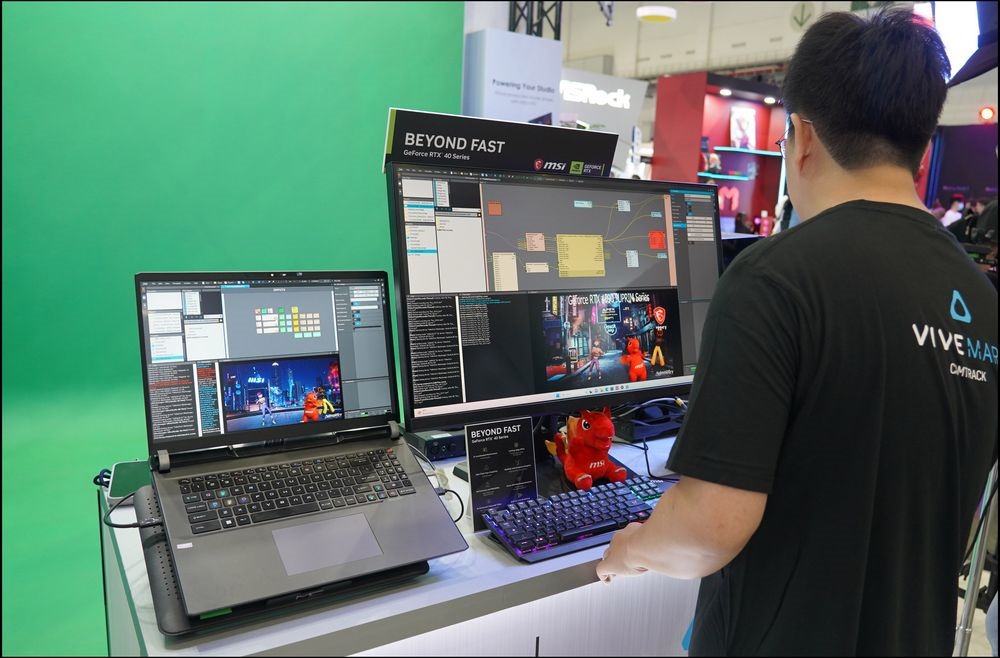 【新聞照片三】HTC與微星科技MSI合作展示,只需透過一台筆記型電腦,即可進行即時影像合成拍攝及製作 【新聞照片三】HTC與微星科技MSI合作展示,只需透過一台筆記型電腦,即可進行即時影像合成拍攝及製作