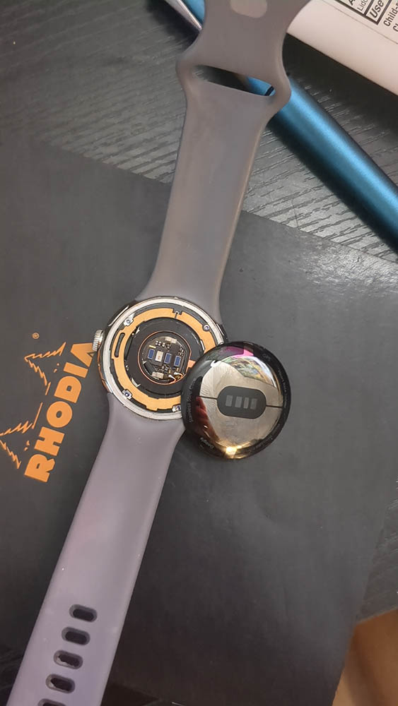 國外多位 Pixel Watch 用戶發生背蓋脫落的情形,似乎是黏合劑不夠強導致 - 電腦王阿達 國外多位 Pixel Watch 用戶發生背蓋脫落的情形,似乎是黏合劑不夠強導致 - 電腦王阿達