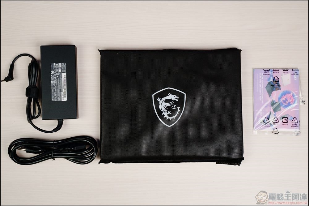 MSI Stealth 14 Studio A13V 開箱 - 02 MSI Stealth 14 Studio A13V 開箱 - 02