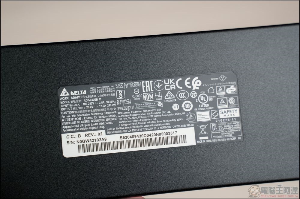 MSI Stealth 14 Studio A13V 開箱 - 04 MSI Stealth 14 Studio A13V 開箱 - 04