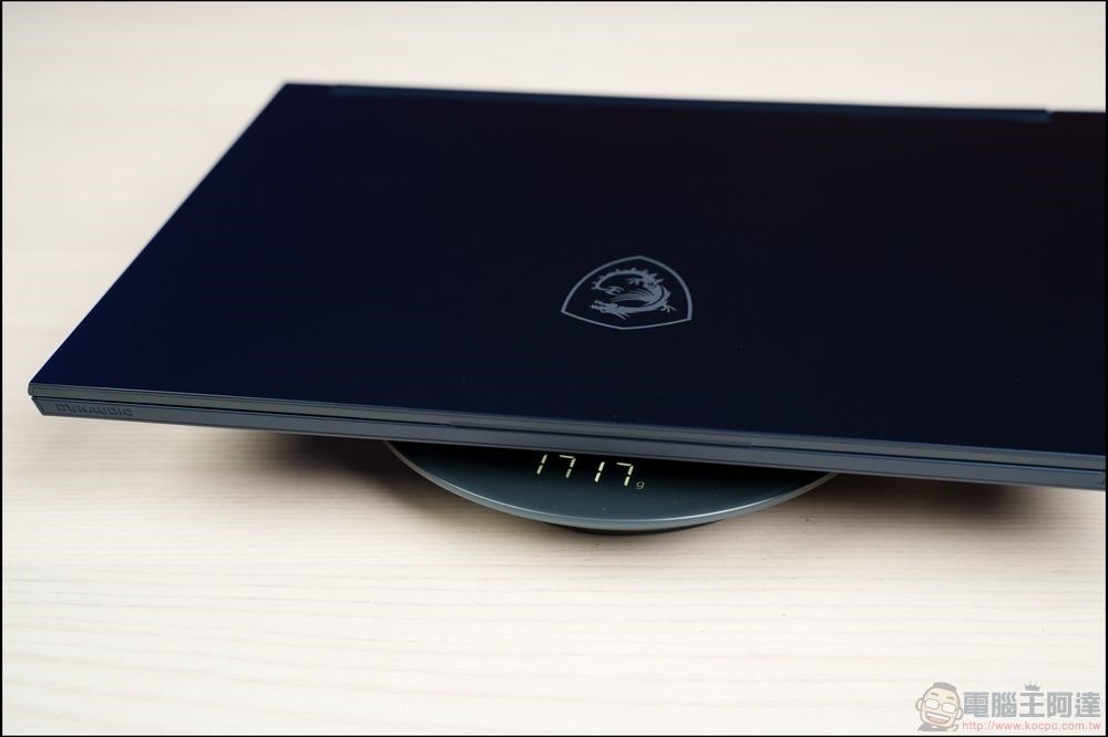 MSI Stealth 14 Studio A13V 開箱 - 05 MSI Stealth 14 Studio A13V 開箱 - 05