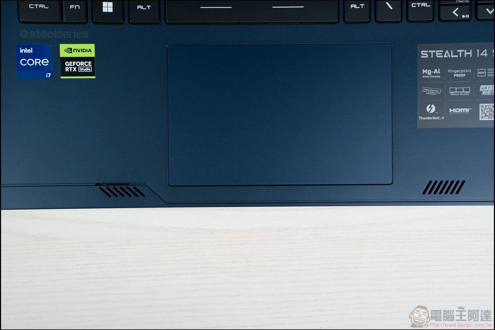 MSI Stealth 14 Studio A13V 開箱 - 19 MSI Stealth 14 Studio A13V 開箱 - 19