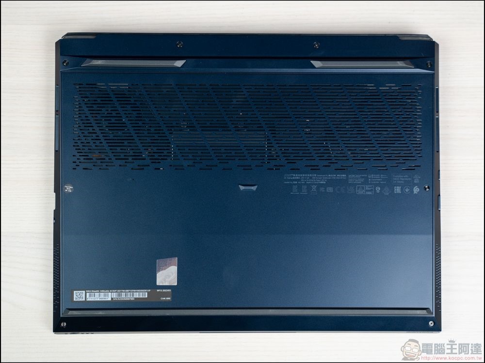 MSI Stealth 14 Studio A13V 開箱 - 24 MSI Stealth 14 Studio A13V 開箱 - 24
