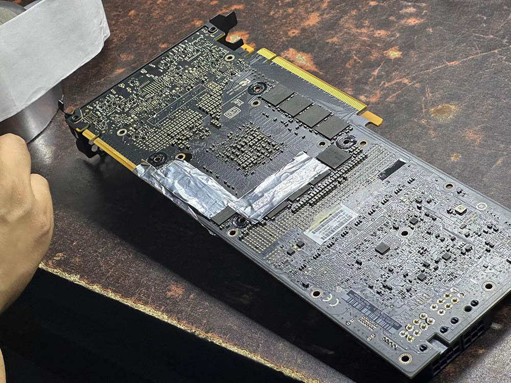 這記憶體容量也太扯!中國有人把 RTX 2080 Ti 的 VRAM 提升到 44GB,是原來的 4 倍 - 電腦王阿達 這記憶體容量也太扯!中國有人把 RTX 2080 Ti 的 VRAM 提升到 44GB,是原來的 4 倍 - 電腦王阿達