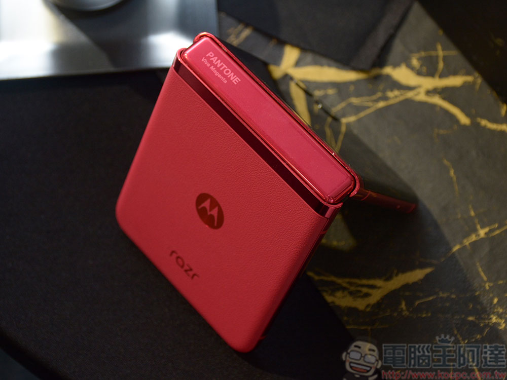 motorola razr 40 系列摺疊機在台推出,3.6 吋外螢幕挑戰市場最大 - 電腦王阿達 motorola razr 40 系列摺疊機在台推出,3.6 吋外螢幕挑戰市場最大 - 電腦王阿達
