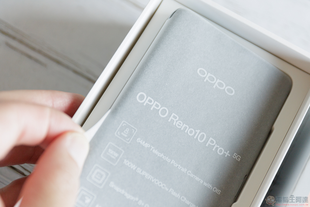 OPPO Reno10 Pro+ 實拍開箱體驗:潛望式鏡頭與 AI 超清長焦讓你輕鬆化身人像專家 - 電腦王阿達 OPPO Reno10 Pro+ 實拍開箱體驗:潛望式鏡頭與 AI 超清長焦讓你輕鬆化身人像專家 - 電腦王阿達