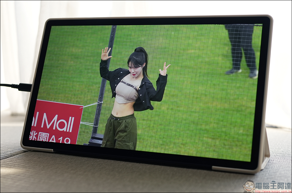 Smart OLED Viewer 無線可攜式螢幕開箱|極致生動色彩,無線連接不受限的全新行動娛樂站 - 電腦王阿達 Smart OLED Viewer 無線可攜式螢幕開箱|極致生動色彩,無線連接不受限的全新行動娛樂站 - 電腦王阿達