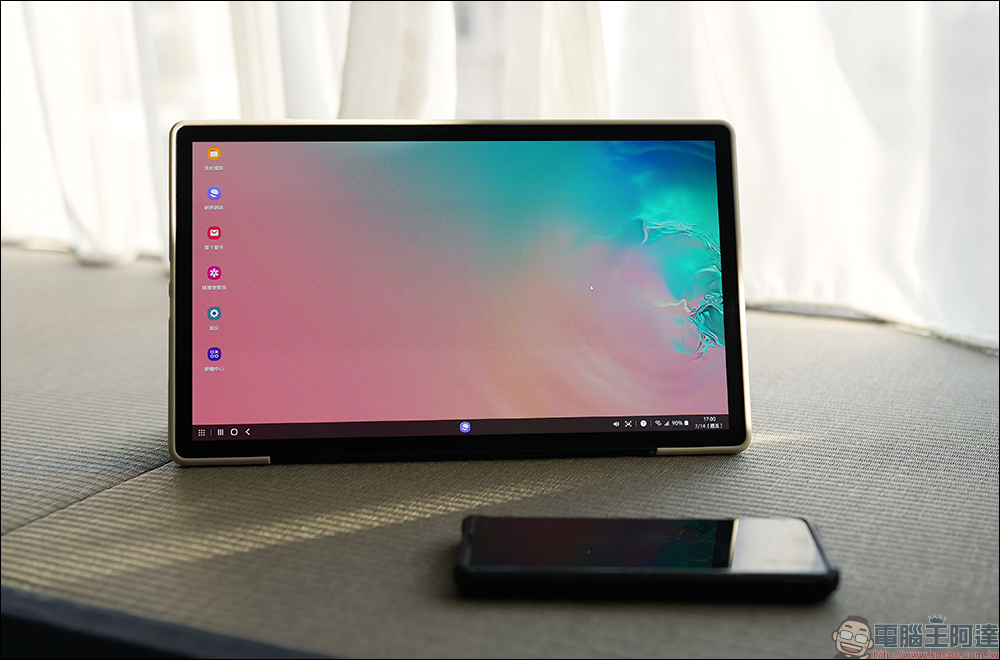 Smart OLED Viewer 無線可攜式螢幕開箱|極致生動色彩,無線連接不受限的全新行動娛樂站 - 電腦王阿達 Smart OLED Viewer 無線可攜式螢幕開箱|極致生動色彩,無線連接不受限的全新行動娛樂站 - 電腦王阿達
