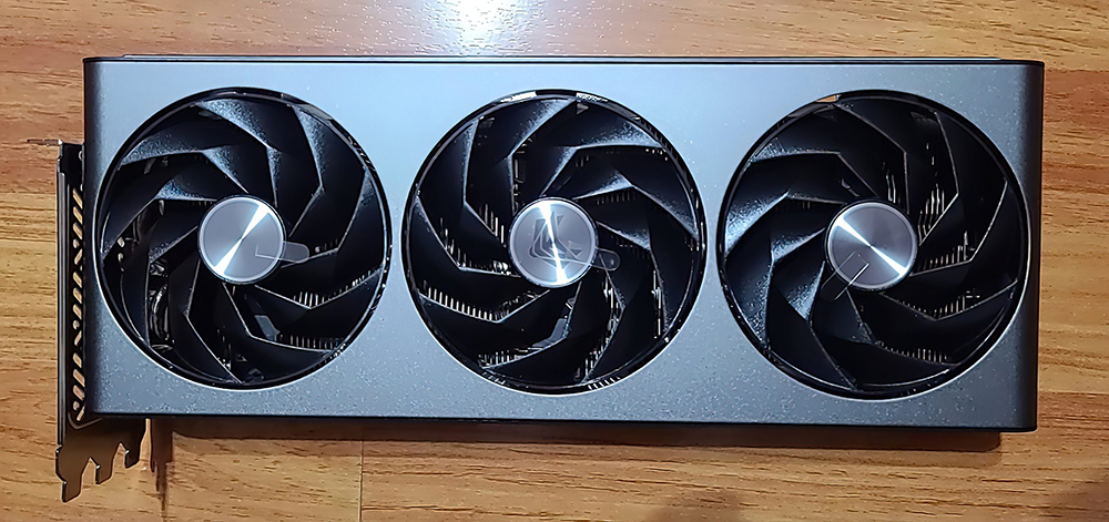 AMD Radeon RX 7900 GRE 16GB 將於幾天後推出,實卡照片現身 - 電腦王阿達 AMD Radeon RX 7900 GRE 16GB 將於幾天後推出,實卡照片現身 - 電腦王阿達