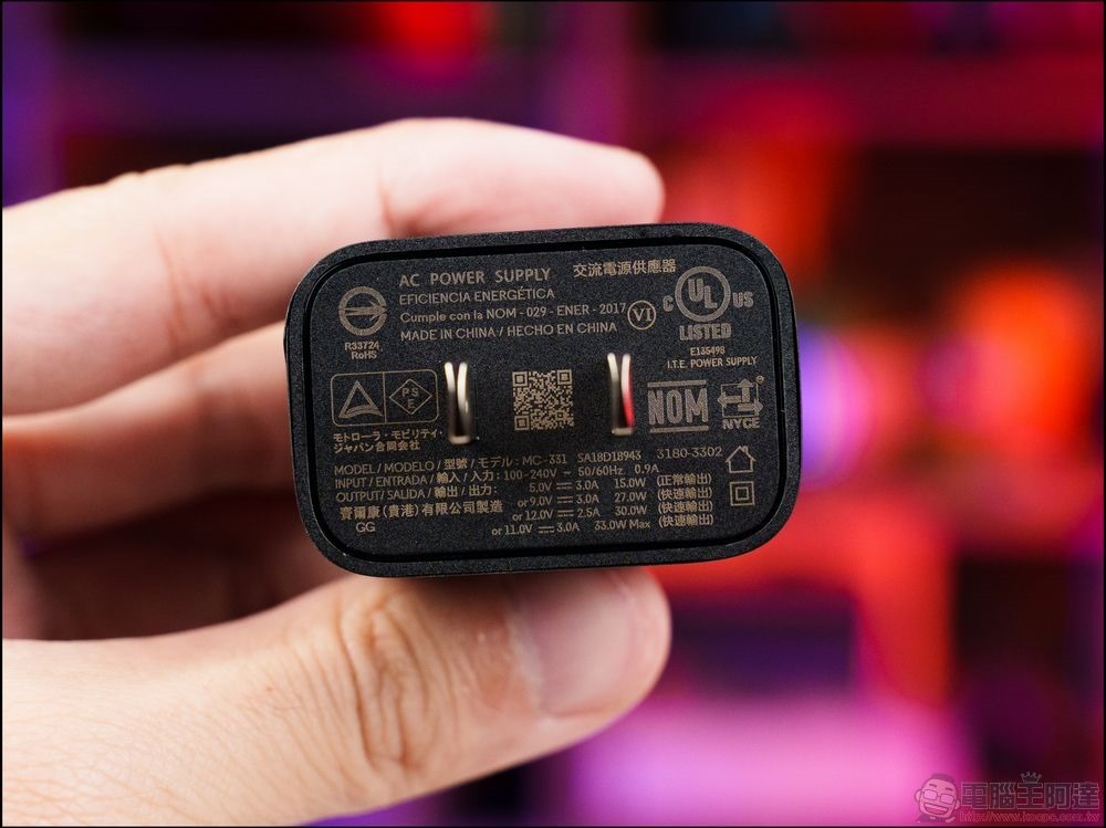 Motorola razr 40 Ultra 開箱與外觀 - 05 Motorola razr 40 Ultra 開箱與外觀 - 05