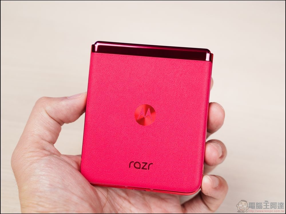 Motorola razr 40 Ultra 開箱與外觀 - 21 Motorola razr 40 Ultra 開箱與外觀 - 21