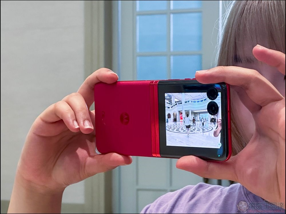 Motorola razr 40 Ultra 開箱與外觀 - 27 Motorola razr 40 Ultra 開箱與外觀 - 27