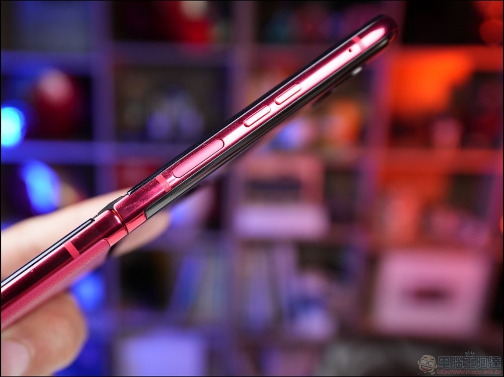 Motorola razr 40 Ultra 開箱與外觀 - 16 Motorola razr 40 Ultra 開箱與外觀 - 16