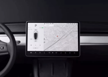 Tesla 電動車上的付費功能竟被駭客找出 AMD MCU 晶片漏洞成功越獄