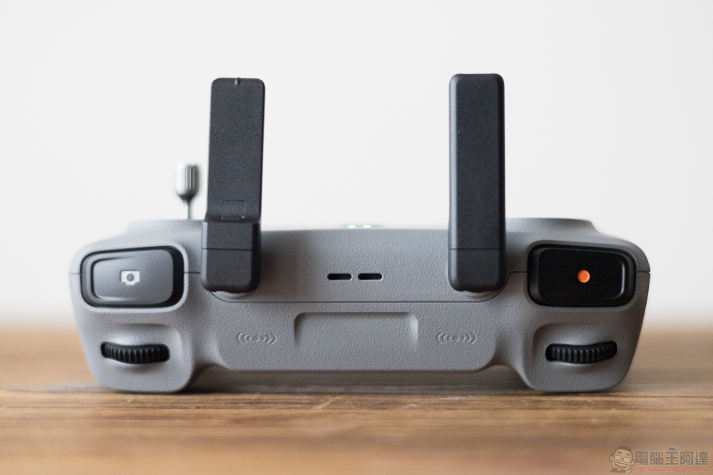 空拍優等生 DJI Air 3 開箱實測:雙鏡、46 分續航、全向避障,讓你暢快飛行打開新視界 - 電腦王阿達 空拍優等生 DJI Air 3 開箱實測:雙鏡、46 分續航、全向避障,讓你暢快飛行打開新視界 - 電腦王阿達