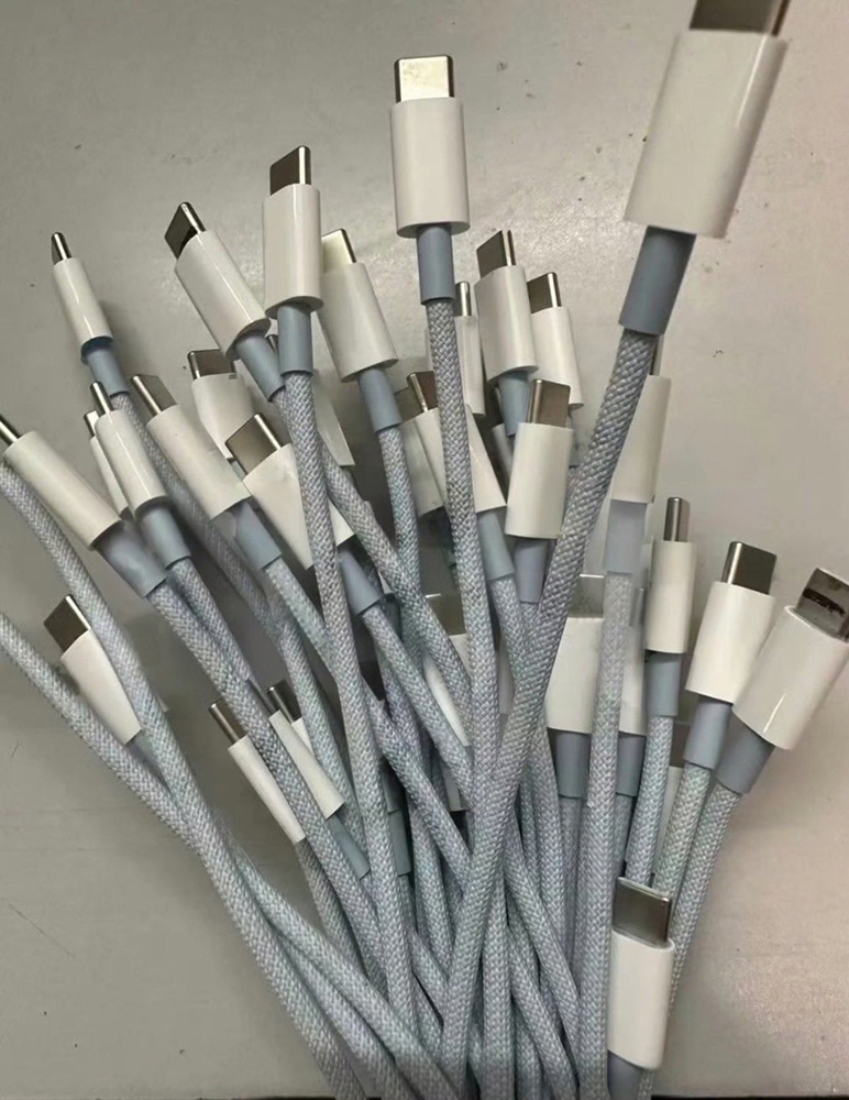 多張疑似 iPhone 15 系列內附的 USB-C 連接線照片現身,將會提供跟機身一樣的顏色 - 電腦王阿達 多張疑似 iPhone 15 系列內附的 USB-C 連接線照片現身,將會提供跟機身一樣的顏色 - 電腦王阿達