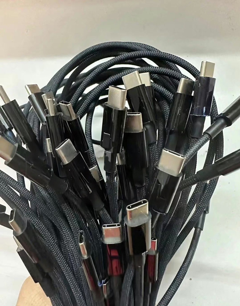 多張疑似 iPhone 15 系列內附的 USB-C 連接線照片現身,將會提供跟機身一樣的顏色 - 電腦王阿達 多張疑似 iPhone 15 系列內附的 USB-C 連接線照片現身,將會提供跟機身一樣的顏色 - 電腦王阿達