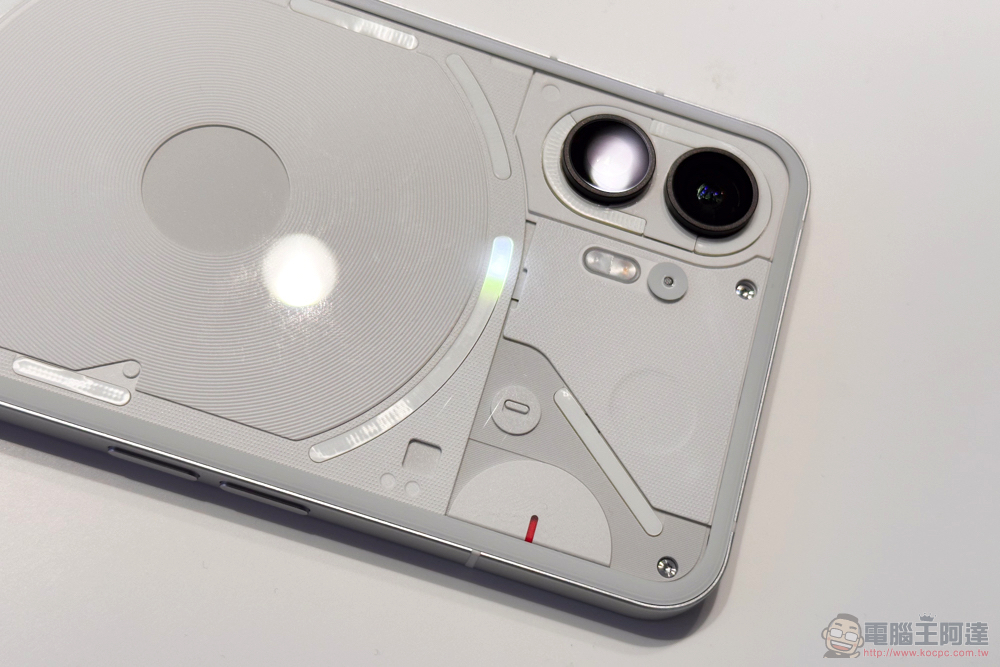 Nothing Phone (2) 正式登台,單機 NT$21,900 明起啟動預購 - 電腦王阿達 Nothing Phone (2) 正式登台,單機 NT$21,900 明起啟動預購 - 電腦王阿達