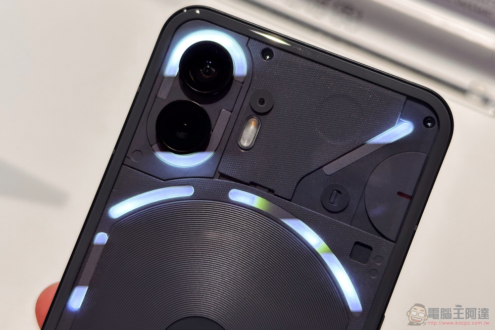 Nothing Phone (2) 正式登台,單機 NT$21,900 明起啟動預購 - 電腦王阿達 Nothing Phone (2) 正式登台,單機 NT$21,900 明起啟動預購 - 電腦王阿達